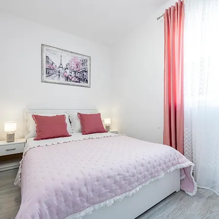 Lana 公寓 米利尼