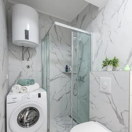 Lana 公寓 米利尼